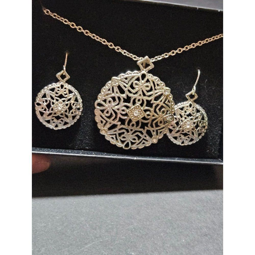 Avon silver tone vintage filigree earrings and necklace set